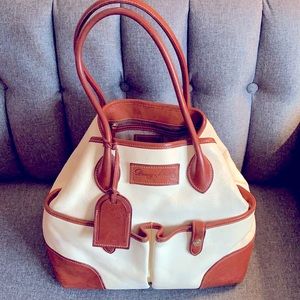 Authentic Dooney&Burke Bag. This bag is Georgous 🌺